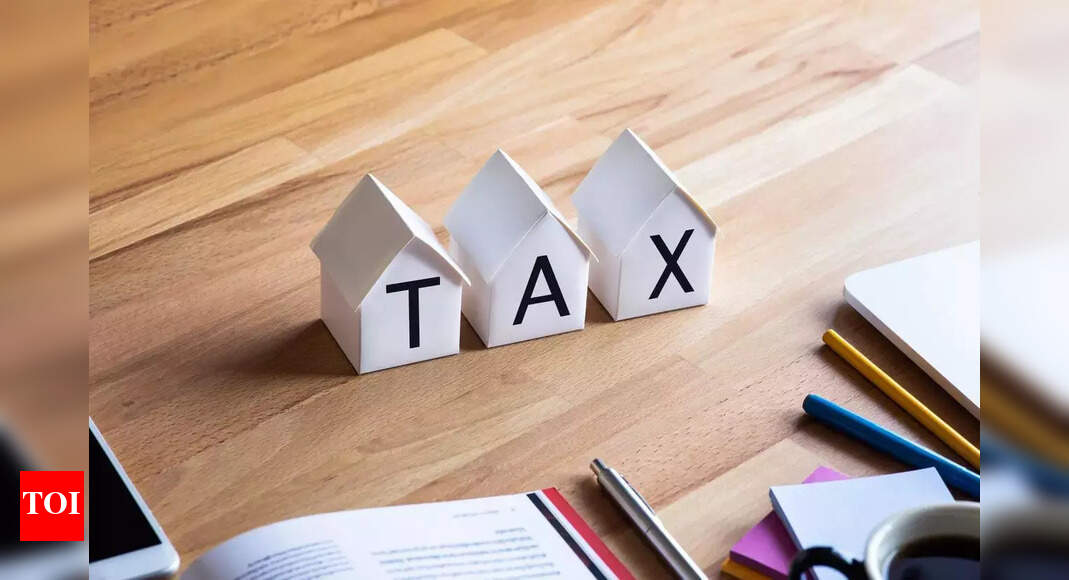 Which expenses can be deducted from capital gains on sale of property