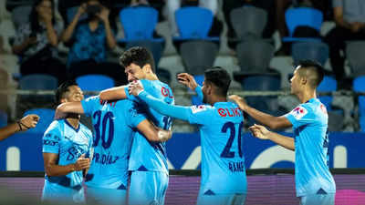 ISL: Mumbai see off Goa to set up final showdown with Bagan