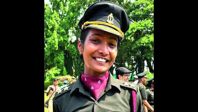 Zoya Mirza: Durg woman becomes commissioned Lt doctor | Raipur ...