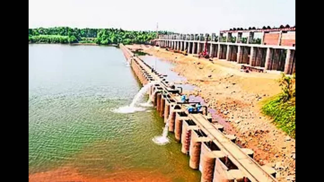 Water Rationing: MCC Mulls Water Rationing in Mangaluru Due to Decreasing Water Levels at Thumbe Dam | Mangaluru News