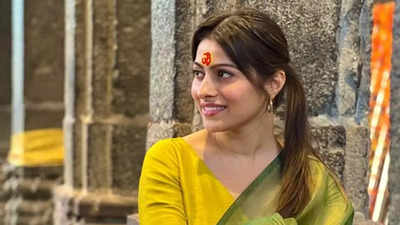 Aparna Dixit seeks divine blessings at Mahakaleshwar temple in Ujjain