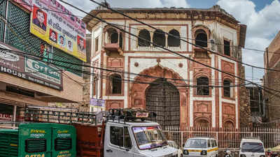 The palace of the last Mughal emperor of India is in ruins