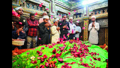 Echoes of joy: Nizamuddin Basti wears a festive look to mark 5-day Urs celebrations