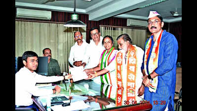 Congress nominee Shobha Bachhav files papers for Dhule Lok Sabha constituency