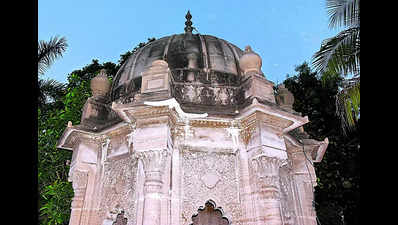Chhatri of Maharaja Sayajirao’s father damaged