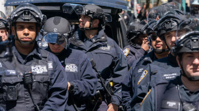 New York City police officers enter Columbia University campus in large numbers
