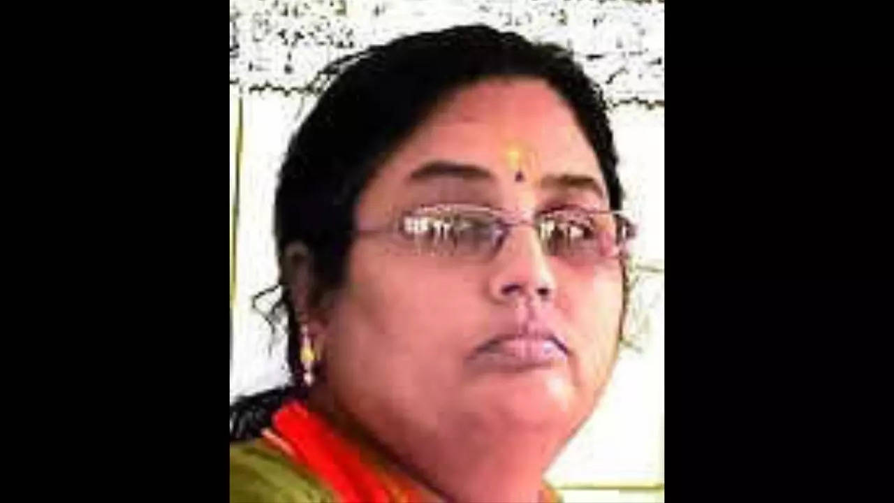 Tamil Nadu: Suspended professor Nirmala Devi gets 10-year RI for luring  students into sex | Chennai News - Times of India