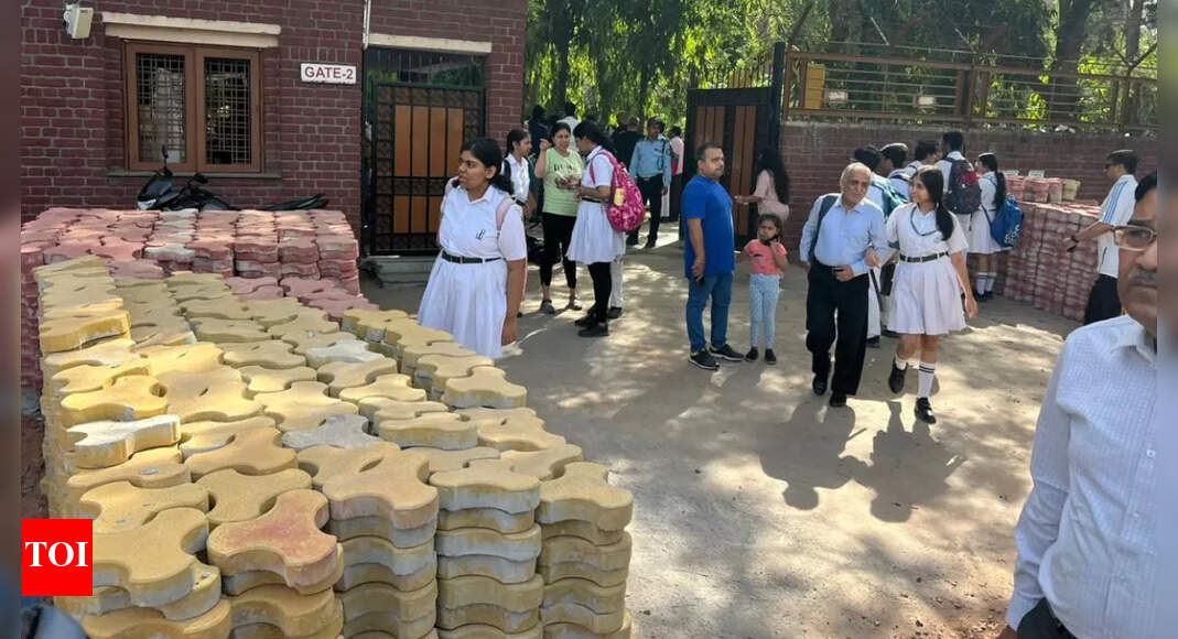 Threat mail to Delhi schools sent using Russian domain, Cyber Police tracking IP address, location | Noida News - Vimarsana News