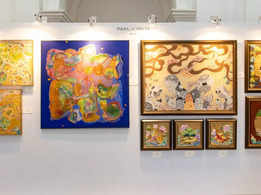 Exposition of contemporary Indian art in Delhi