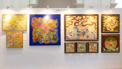 Exposition of contemporary Indian art in Delhi