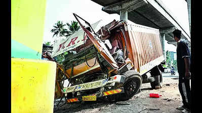Two from Andhra killed as truck rams Metro pillar