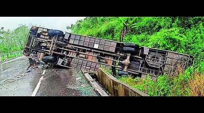 1 killed, several injured as bus carrying job aspirants from Tripura to Assam overturns