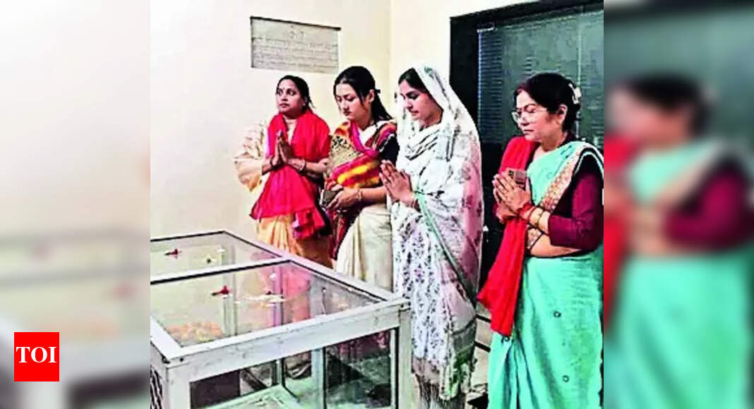 Afzal Ansari: Afzal Ansari introduces daughter into political arena | Varanasi News - Vimarsana News