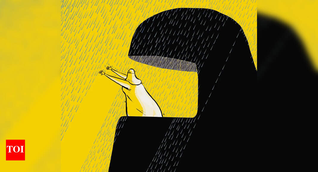 Man gives triple talaq to wife on moving train, flees | Lucknow News - Vimarsana News