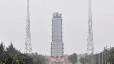 Pak, with Chinese help, launches maiden lunar mission