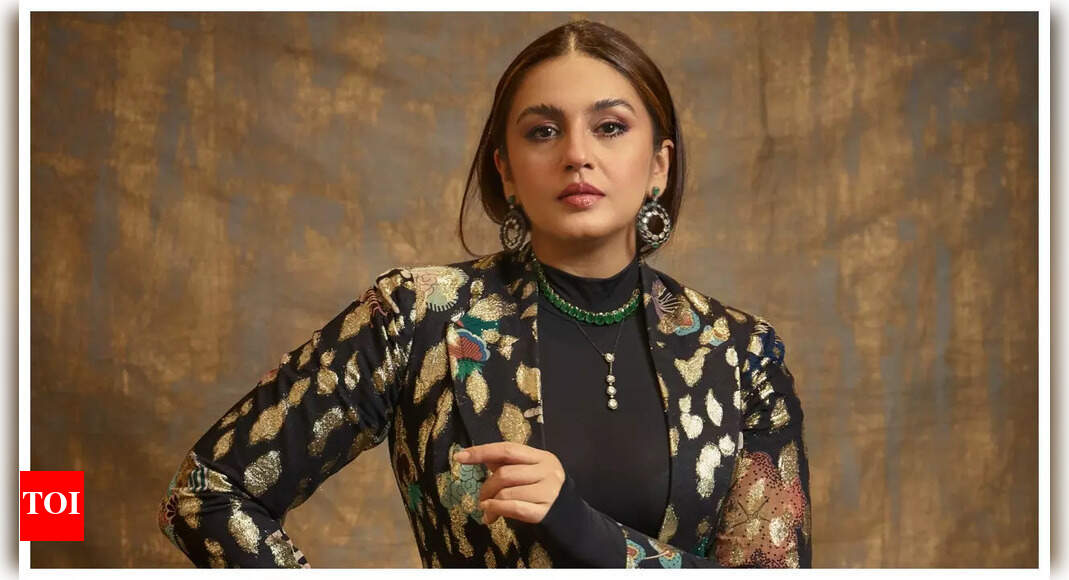 Huma Qureshi shoots with 300 extras for Gulabi | Hindi Movie News ...