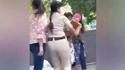 Vada Pav' girl not arrested, no case registered: Delhi Police ...