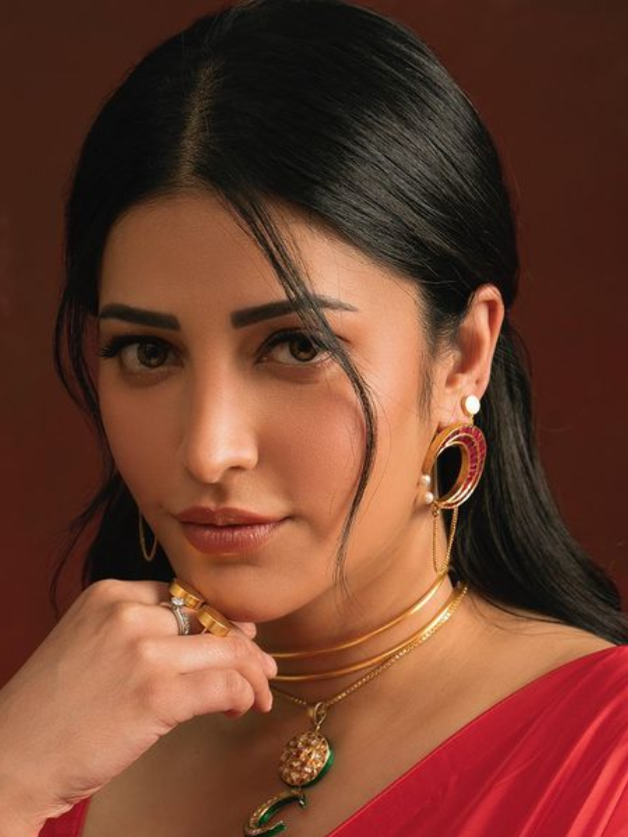 Shruti Haasan stuns in red saare look capturing hearts | Times of India