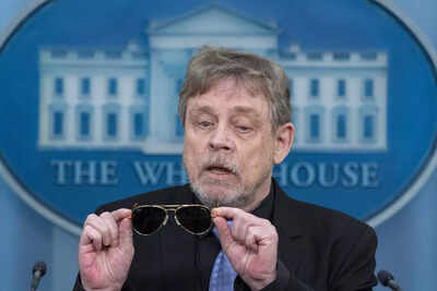 'Star Wars' actor Mark Hamill drops by White House for a visit with 'Joe-bi-Wan Kenobi'