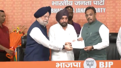 Former Delhi Congress chief Arvinder Singh Lovely joins BJP