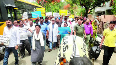 Students shifted to new bldg without notice, parents protest outside school