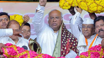 Kharge calls PM Modi 'Jhoothon ke Sardar', questions previous election promises at West Bengal rally
