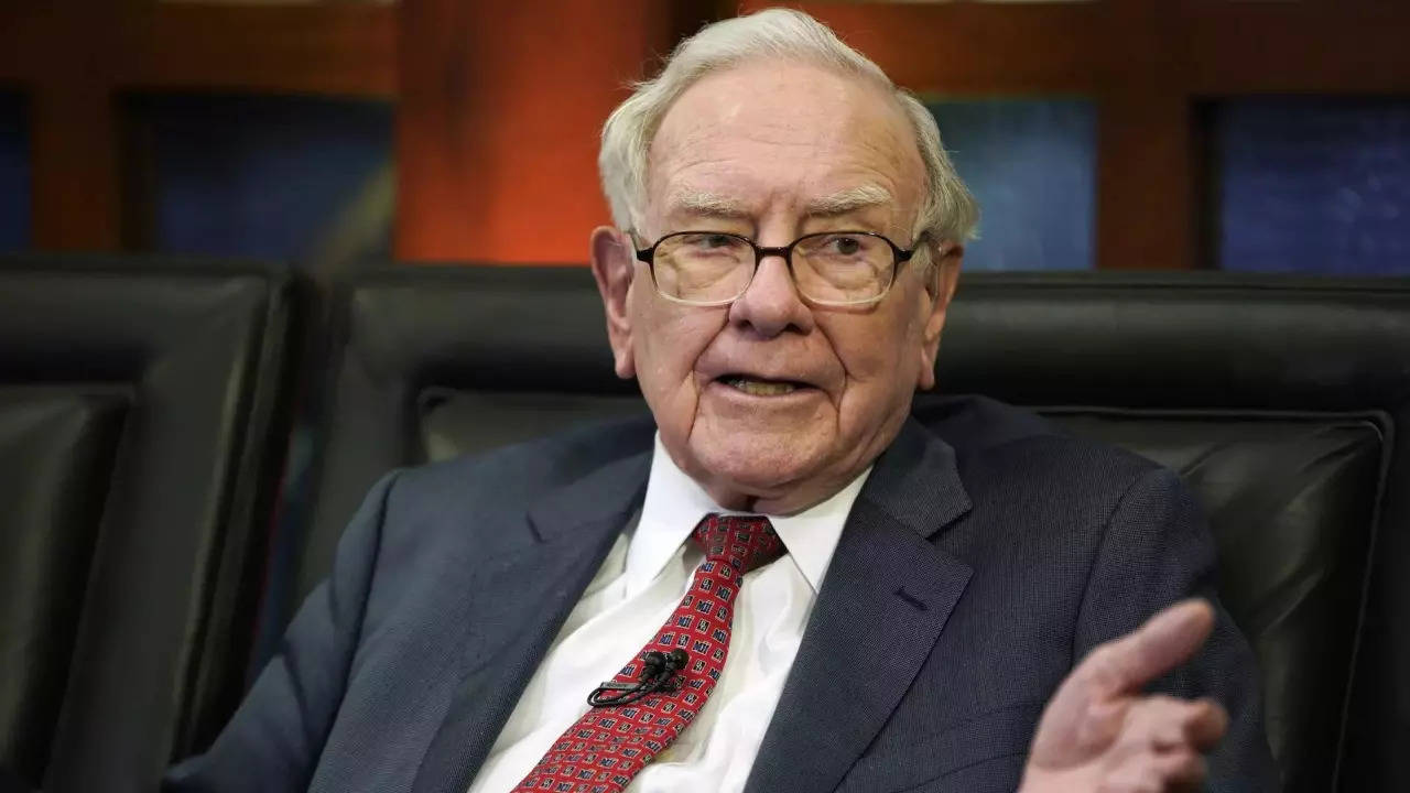 ‘Identical to nuclear weapons’: Warren Buffett has this large warning on the usage of synthetic intelligence