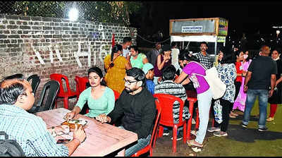 Food Stalls: Police Instruct Vendors to Shut Down Food Stalls by 11pm ...