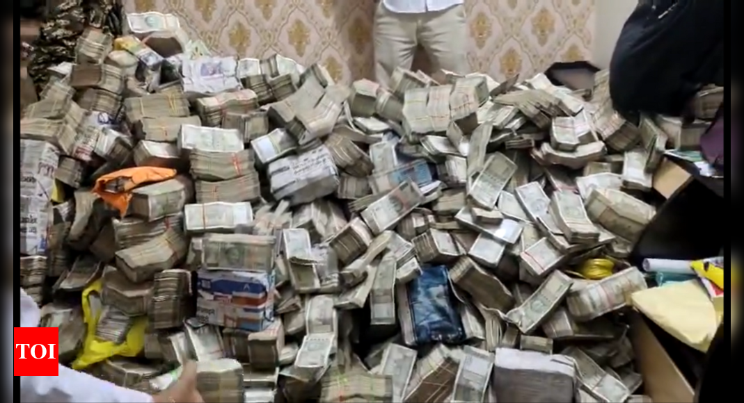 ED recovers huge amount of cash from aide of Jharkhand minister | India News – Times of India