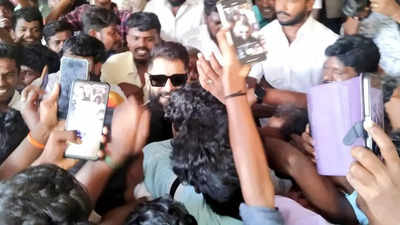 Video! Chiyaan Vikram mobbed by fans in Tirunelveli as he joins 'Bison Kaalamaadan' muhurat puja