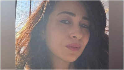 Karisma Kapoor shares stunning sunkissed selfies