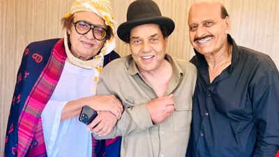 Dharmendra has a happy reunion with his old friends Ranjeet and Avtar Gill: 'Achaanak mil jaate hain jab' - See photos