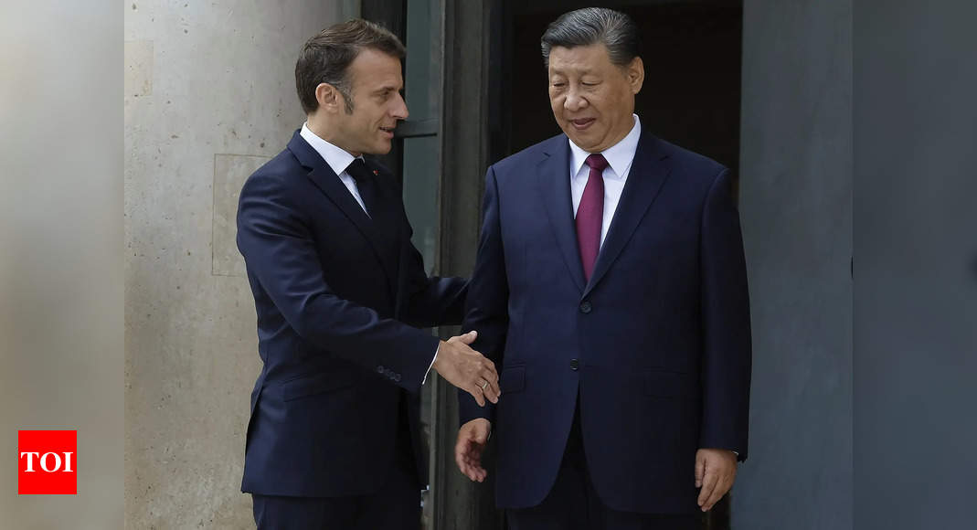 Xi Jinping urges Macron to help China to avoid a ‘new cold war’ – Times of India