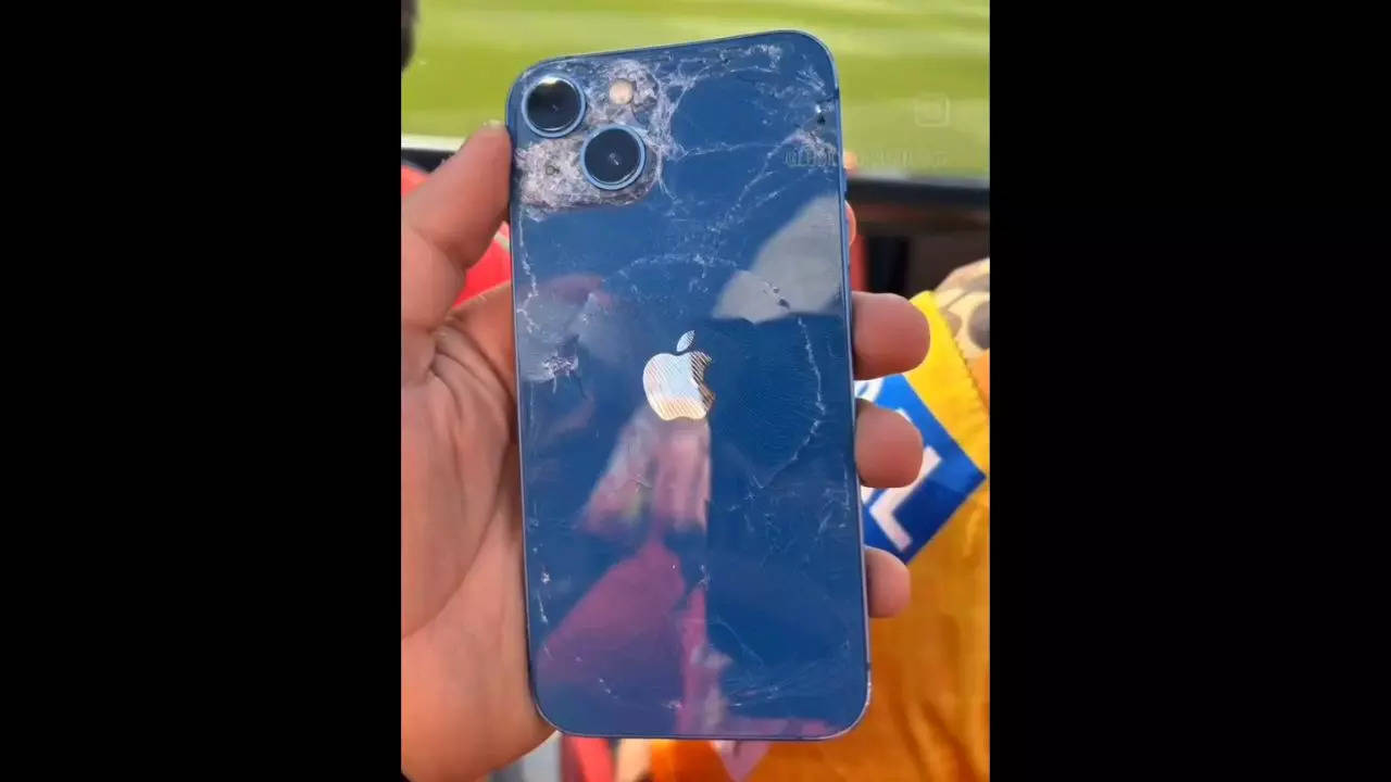 Ipl 2024: ‘Gloves for damaged iPhone’: Daryl Mitchell’s gesture simply after injuring a fanatic in the course of train wins hearts – Watch | Cricket Info