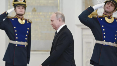  Putin takes oath for record fifth presidential term