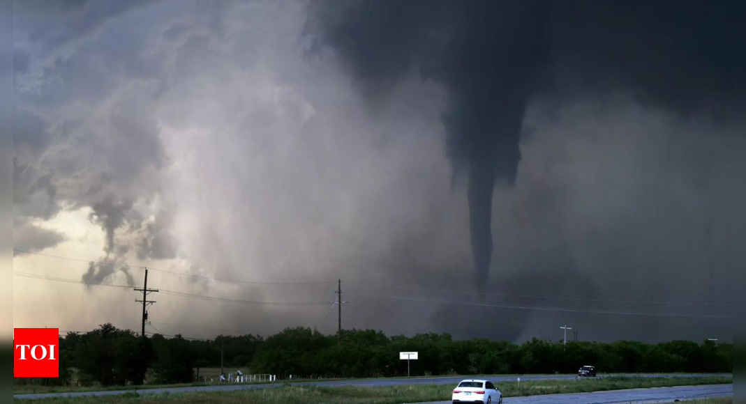 Tornado causes extensive damage to small Oklahoma town as powerful storms hit central US – Times of India