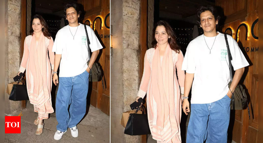 Lovebirds Vijay Varma and Tamannaah Bhatia look casual-cool as they were spotted on a dinner date in city | Hindi Movie News – Times of India