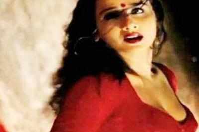 Vidya Balan Sexy Photo Dikhao - Red hot Vidya Balan brings red saris in vogue - Times of India