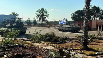 Israeli tanks enter Rafah & take over border crossing with Egypt