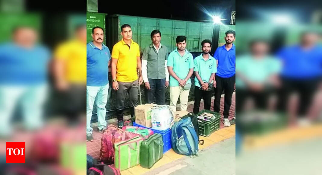 Duronto Express Vendors with fake IDs caught selling food on Duronto