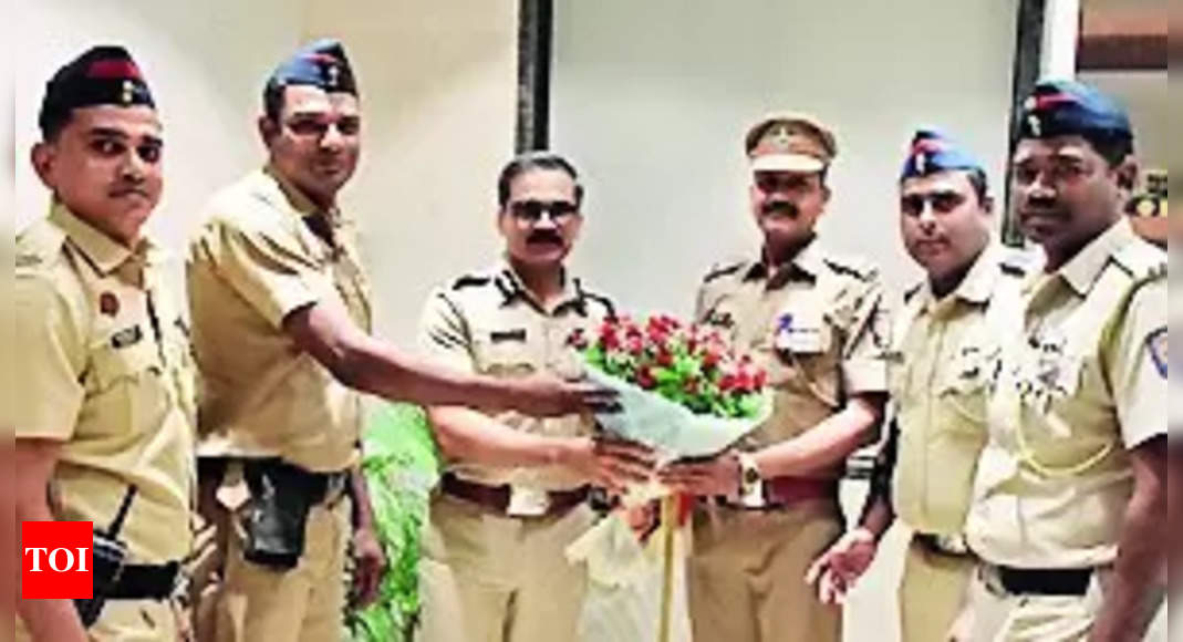 Constables Break Open Door: 4 constables break open door, save ex-TTE ...