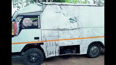 Mini-truck laden with 810kg of gold ornaments falls on its side