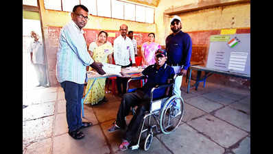 Disabled & senior electors beat heat, other hurdles to vote in western Maha