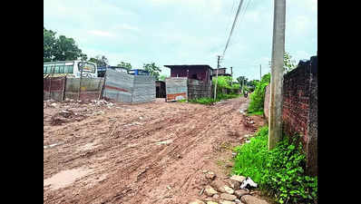 Lokhra residents cry for road repairs, street lights