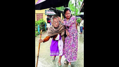 Senior citizens brave rain to vote in person at booths
