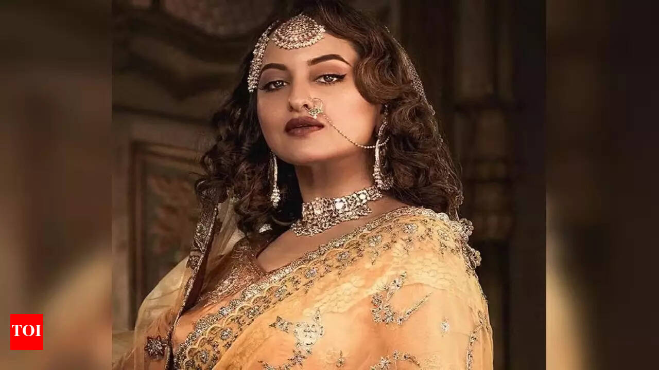 Sonakshi Sinha opens up about Heeramandi same-sex scene: Fareedan was  sold off when she was 9, maybe thats why she hates men - Times of India