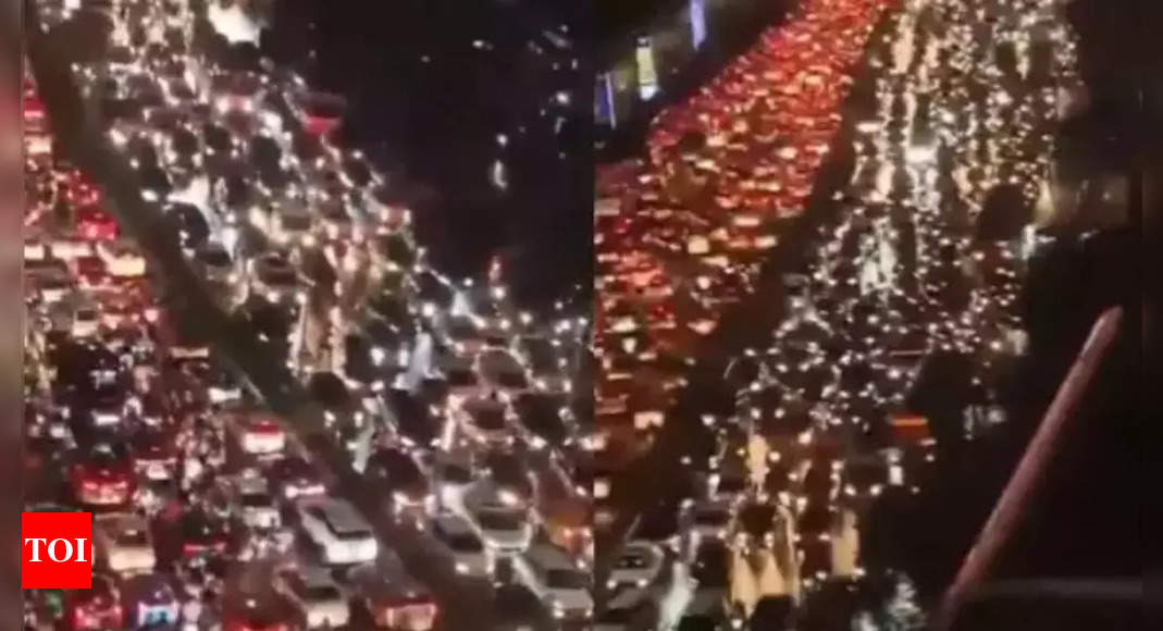 China-like massive traffic jam stuns Hyderabad, cars stuck in kilometres-long queue: Here's why