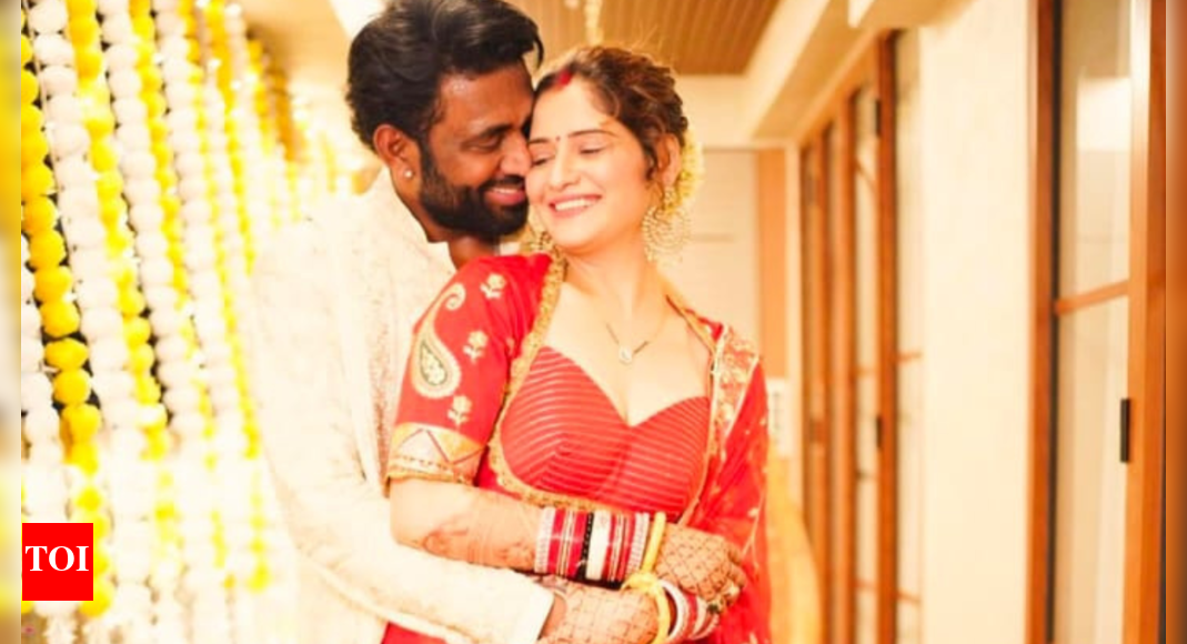 new-bride-arti-singh-shares-love-filled-pics-with-hubby-dipak-chauhan