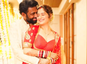 Arti shares love-filled pics with hubby Dipak