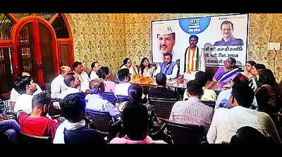 AAP workers pledge support to Cong pick